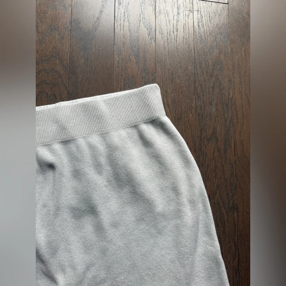Banana Republic Shine Mini Sweater Skirt Size Small Silver Pull On Knit